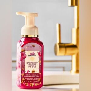 Raspberry Holiday Pie Bar Foaming Hand Soap - Red